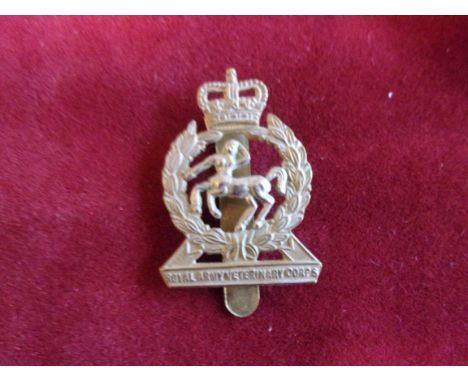 Royal Army Veterinary Corps EIIR Beret Badge (Bi-metal), slider, pattern sealed 18th March 1955. K&amp;K: 2139