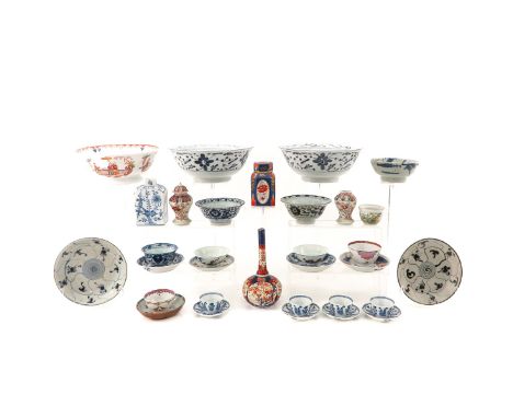 Including bowls, cups, saucers, vases, tea boxes and other items, largest bowl is 25 cm. in diameter, in diverse conditions.