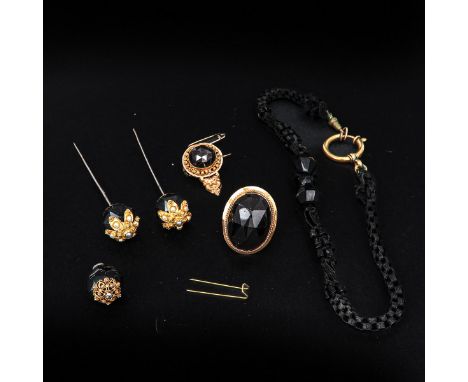 6 pieces, including garnet and 14KG, ring size 18.