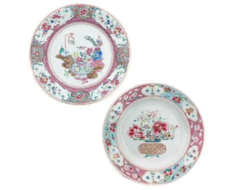 Depicting flowers and Chinese antiquities, 23 cm. in diameter, hairline.