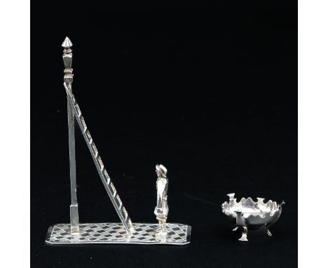 Including 2 silver miniatures and a comfort and a lamp lighter, 84 mm. tall.