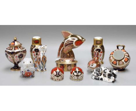A Collection of Royal Crown Derby Imari Porcelain, including a salt and pepper shaker, small pedestal urn and cover, oval tri