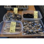 Lot d'ustensiles (4) bacs