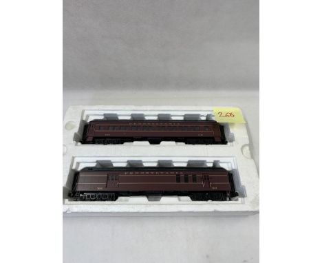 MTH 0 Gauge passenger carriage, 1 x open saloon, 1 x mail van with lighting.  Condition 1  266