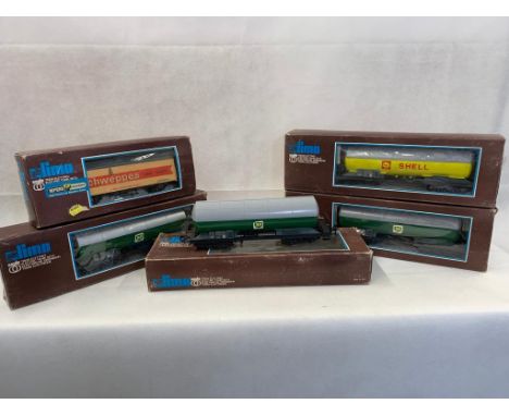 5 x LIMA 0 Gauge Freight rolling stock, boxed. 3 x twin bogey BP tankers, 1 x twin bogey Shell tanker, 1 x Schweppes Box car 