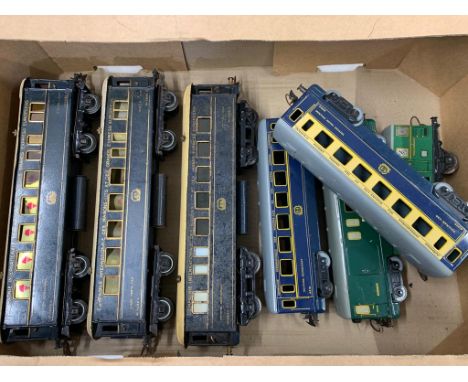 Hornby tin plate passenger rolling stock, 7 in total     condition 3-5    989