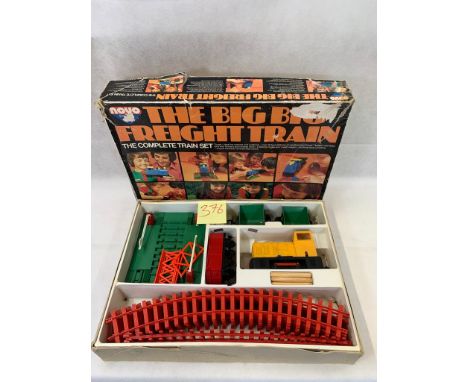 Rovex Big Big Freight train battery operated with engine, Freight Trucks & Crossing + Track    Condition 3    376