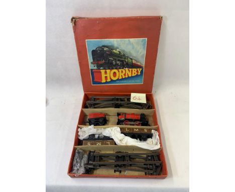 Hornby 0 gauge clockwork goods train set with 0-4-0 engine & tender no 3435 in red with 2 tin plate LMS open freight wagons p