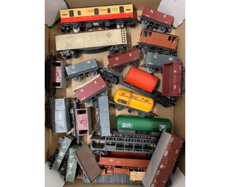 23 X 00 Gauge plastic LIMA, TRIX Joeuf, Airfix, Track Master, main line mixed freight carriages  Condition 5    575