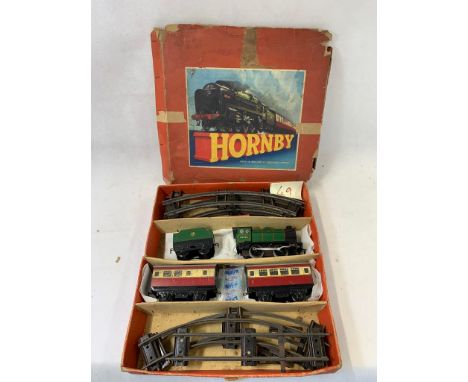 Hornby 0 gauge clockwork passenger train set no31 with 0-4-0 engine & tender in BR green and 2 tin plate maroon & cream carri