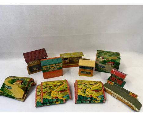 Box of BRIMTOY trackside buildngs etc    condition 4    173