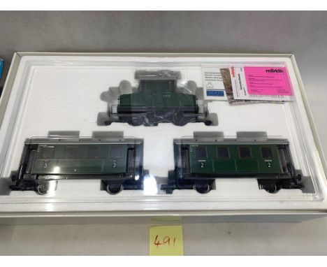 Marklin 1 Gauge Electric G Scale train set with centre cab overhead engine & 2 passenger carriages    condition 1    491