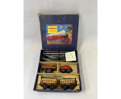Hornby 0 gauge clockwork box for set M.0 0-4-0 engine tin plate tender 6161 in red. 2 tin plate Pullman carriages plus track 