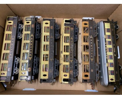 Hornby 0 Gauge tin plate passenger rolling stock    condition playworn    974