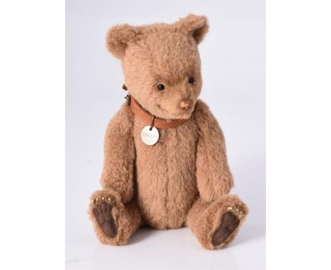 R. JOHN WRIGHT, TAG BEAR, TOODLES, 147/500, CIRCA 2003 Brown mohair, with a brown leather collar and circular name tag, joint