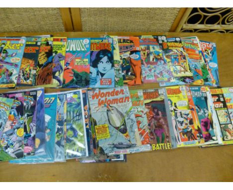 LARGE QUANTITY OF DC COMICS INCLUDING THE JOKER, WONDER WOMAN, GREEN LANTERN, HAWKWORLD, AQUA MAN, SUPER FRIENDS, BLACK LIGHT