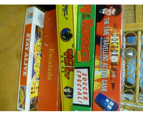 8 ASSORTED BOARDGAMES INCLUDING ESCALADO, THE DICK TRACY GAME, ROY OF THE ROVERS, DOCTORY WHO ETC, CHESS SET AND 3 PIECES OF 