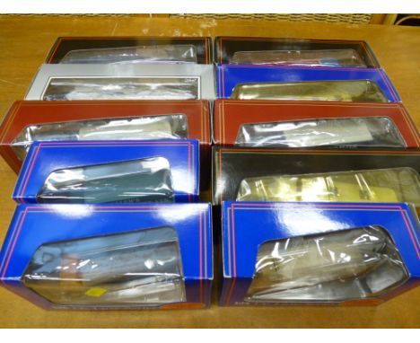 10 ASSORTED EXCLUSIVE FIRST EDITIONS VEHICLES INCLUDING DELUXE SERIES AND COMMERCIALS SERIES