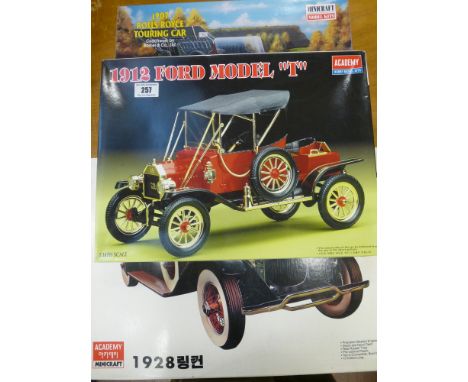 1907 ROLLS ROYCE TOURING CAR MODEL KIT, 1912 FORD MODEL 'T' MODEL KIT AND BOX OF ASSORTED MODEL KITS