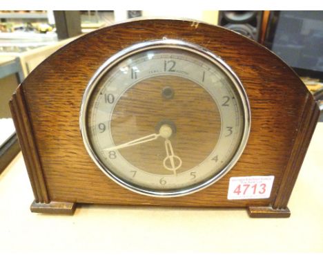 Temco electirc oak cased mantle clock