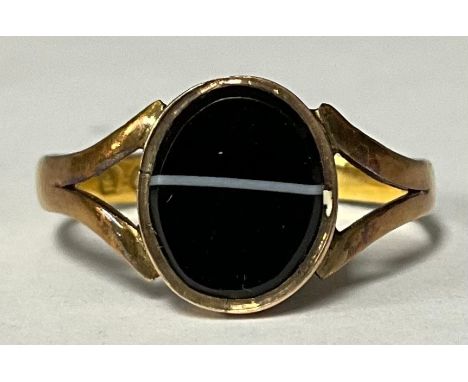 A Victorian 22ct gold mourning ring, set with a polished oval agate, the reverse with window aperture and lock of waxed hair,