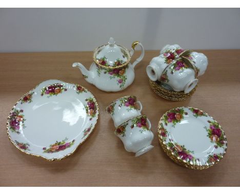 Royal Albert 'Old Country Roses' tea set - six place settings