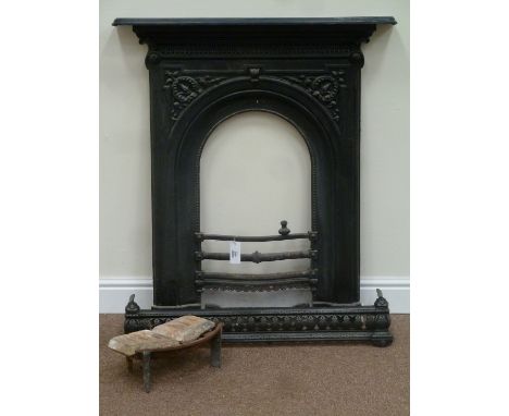 Black cast iron fireplace with fender, grate and fire bricks, W87cm, H99cm