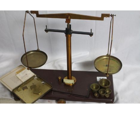 Griffin &amp; Tatlock Micro Minor apothecary / jeweller's scales with weights, complete, H 34cm x W 38cm 
