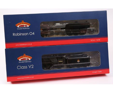 2 Bachmann Branch-Line OO gauge steam locomotives. A BR Robinson 04 4-8-0 tender locomotive (31-002), RN 63635 in unlined bla