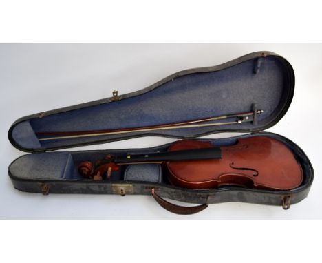 A 4/4 Stentor student violin in vintage case