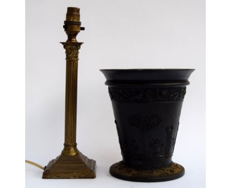 A Wedgwood black basalt urn depicting classical figures, 20cmH, together with a Corinthian column gilt metal table lamp, 33cm