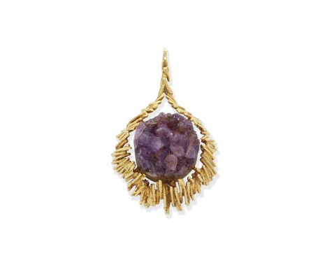 AMETHYST AND AGATE PENDANT, CIRCA 1970The amethyst and agate crystal set within a textured drop-shaped mount, length 5.0cmFor