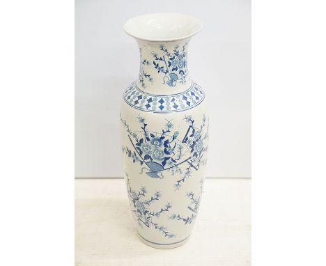 20th century large blue and white ceramic Chinese vase with fans and flowers decoration, H 70.5cm