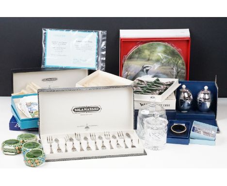 A collection of mixed silver and silver plate to include napkin rings, place holders, egg cups ...etc.. together with a small