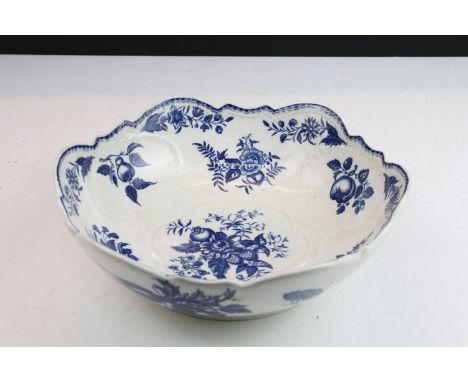 18th century early Royal Worcester style pinecone pattern blue and white porcelain junket bowl, with shaped sides, decorated 