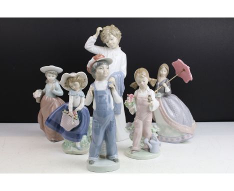 Lladro Nao figurines, Girl with hat and basket, H 17cm, Girl with watering can and bird, 5217, H 18cm, Girl with parasol 5211