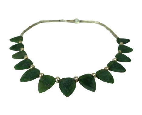 Christine POVEY A jade and silver necklace, length (unclasped) 50cm.