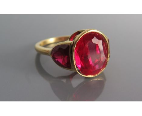 An 18ct Gold Dress Ring, size K 01-Feb