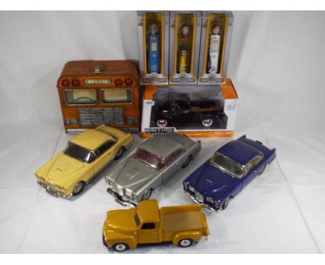 Sun Star - a collection of Sun Star items to include three unboxed 1:18 scale diecast model motor vehicles, one diecast Chevy