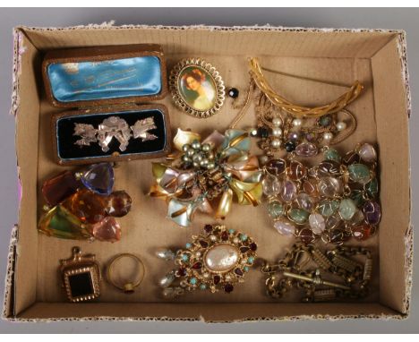 A tray of vintage of costume jewellery. Includes sweetheart brooch, swivel fob, Albert chain etc.  