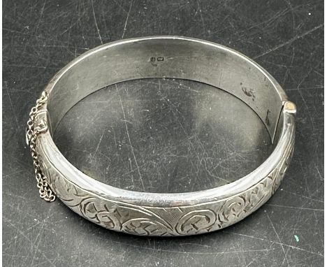A silver hinged bangle hallmarked for Chester 1956 Joseph Smith & Sons (Birmingham) Ltd