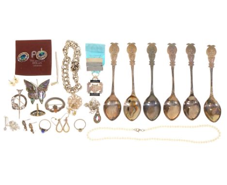 Miscellaneous costume jewellery, including silver articles and a set of six Irish Celtic revival silver teaspoons, Dublin 197