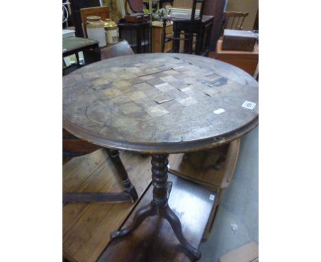 19th century Mahogany Pedestal Table with Bobbin Support and Tripod Base