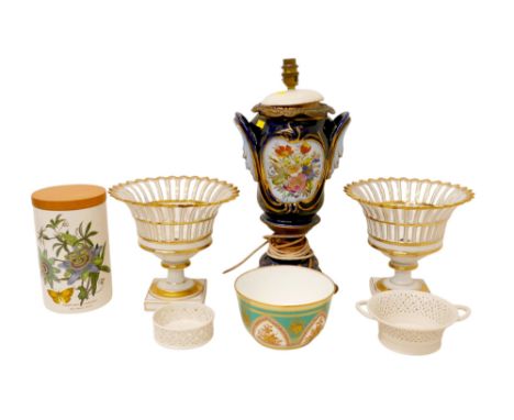 Continental ceramics and porcelain, to include 19th century pair of pierced dishes on square feet with gilt edges, 21cm by 23