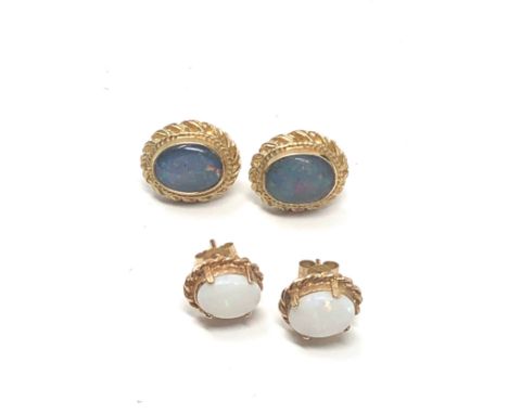 2 x 9ct gold opal stud earrings (4.2g)