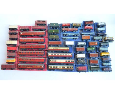 Collection of boxed Hornby Dublo passenger coaches and goods wagons, condition varies, please refer to photos, qtyShipping £6