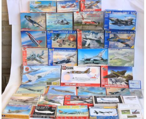 Thirty four unstarted generally modern tooled 1/72 scale plastic and resin model kits (recessed panel lines), mostly RAF, RN 