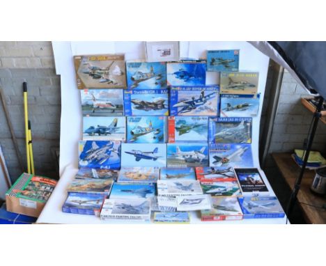 Thirty three unstarted generally modern tooled 1/72 scale model kits, mostly fast jet and modern types from Hasegawa, A Model