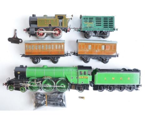 Vintage clockwork 0-4-0 tinplate O gauge steam train model from Hornby Meccano (functions poorly and will need a service) plu