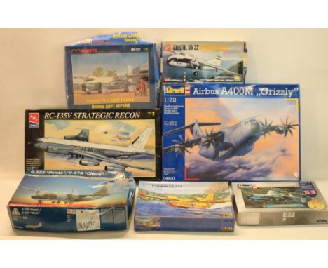 Seven 1/72 scale plastic model kits to include a Revell A400 'Grizzly' (sprue bags sealed), AMT RC-135V (most bags sealed), M